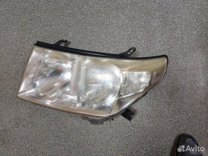 Фара левая Toyota Land Cruiser 200