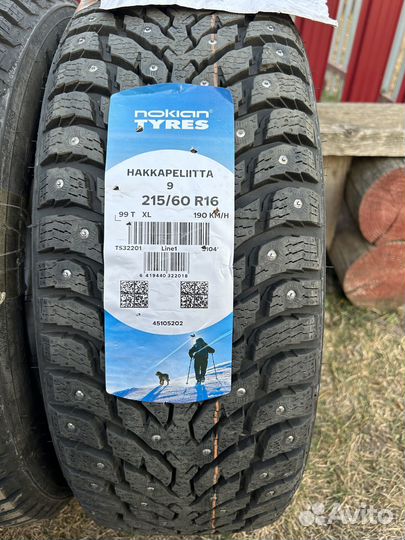 Nokian Tyres Hakkapeliitta 9 215/60 R16