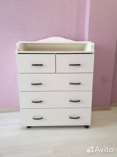 Пеленальный комод на колёсиках Можга + кроватка