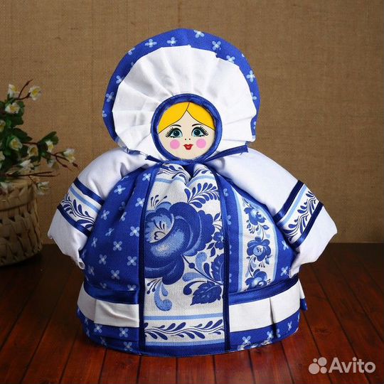 Грелка на чайник 'Барыня', гжель