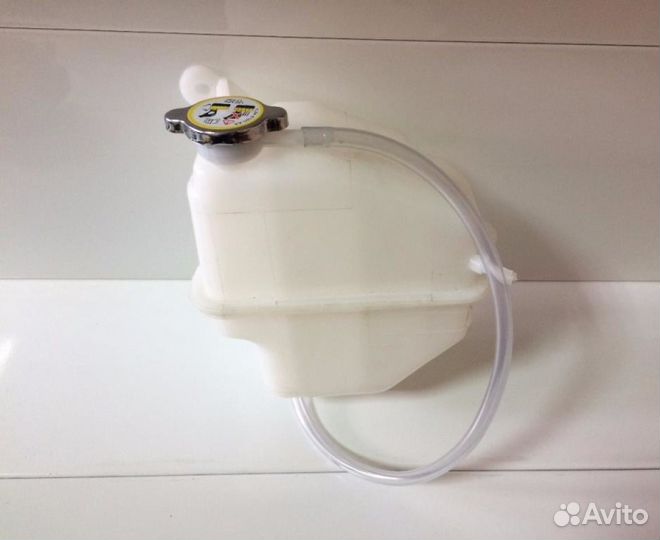 Расширительный бачок Mitsubishi Delica