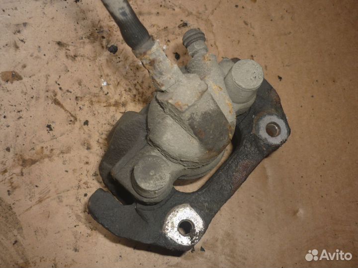 Суппорт задний правый Вольво S60