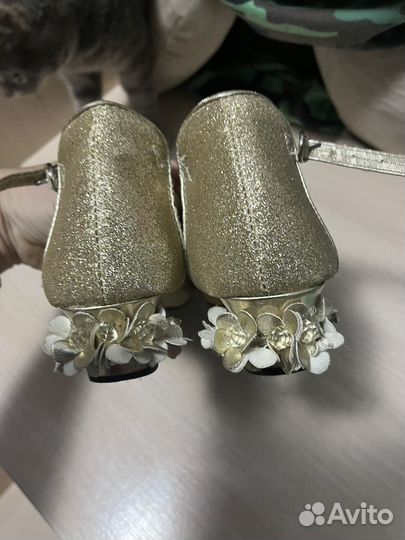 Праздничные туфли для девочки золотые 33 размер