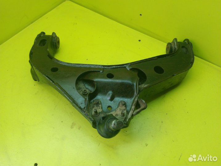 Рычаг подвески нижний передний правый Mazda Bongo