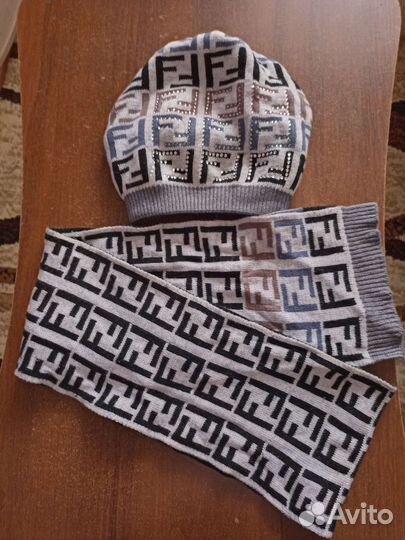 Шапка с шарфом