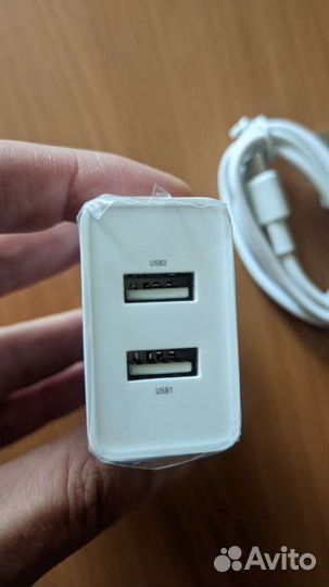 Зарядник на 2 устройства 2А