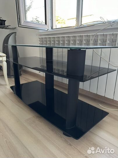 Стеклянная тумба под тв