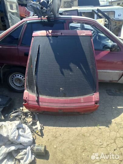 Крышка багажника Мазда 626