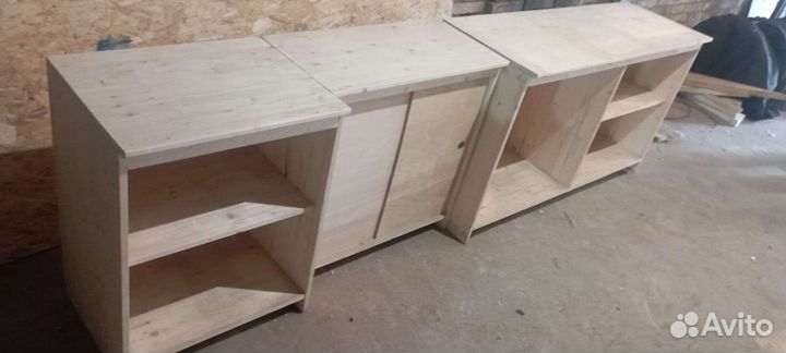 Комплект мебели из массива. Полки с подсветкой