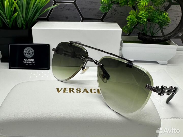 Солнцезащитные очки versace