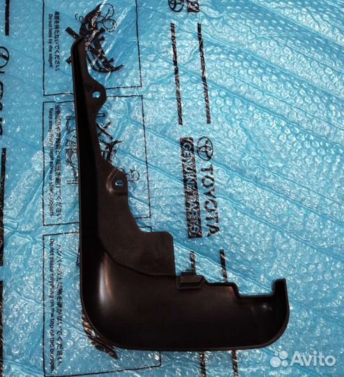 Брызговик Highlander передний правый NEW 2010-2013