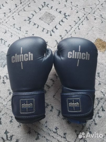 Боксерские перчатки clinch 12 oz