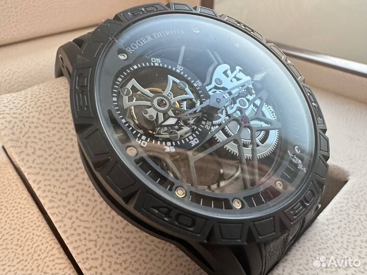 Часы мужские Roger Dubuis