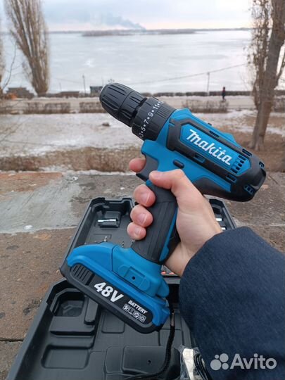 Шуруповерт новый Makita