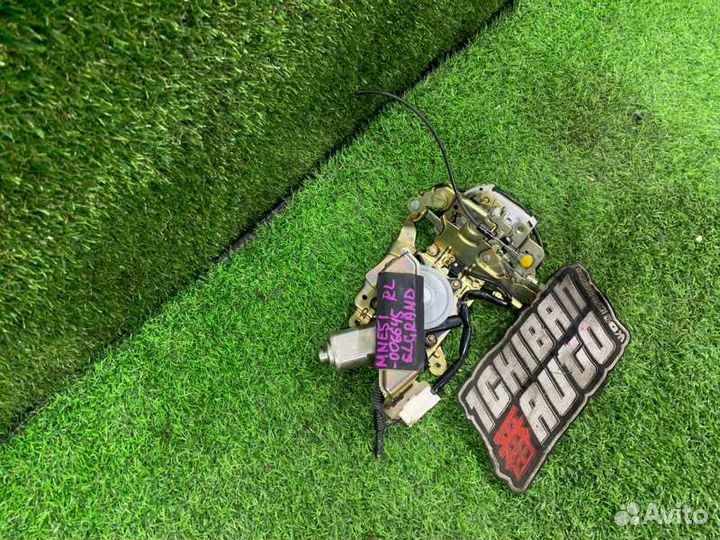 Замок двери задний левый Nissan Elgrand MNE51