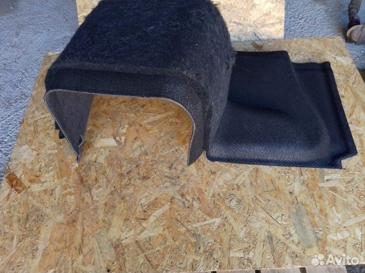 Обшивка багажника правая Audi A8 D4 long 4.2 cdra