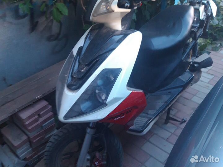 Скутер 50 кубов, на ходу