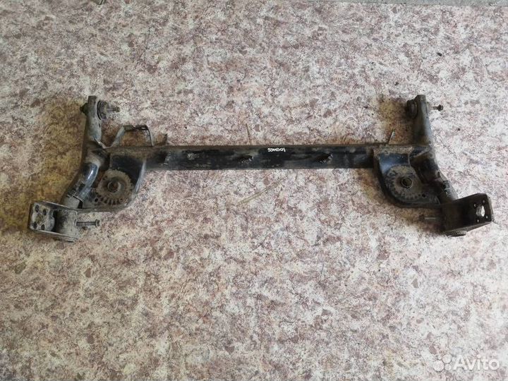 Балка задняя Рено Клио 2 Симбол