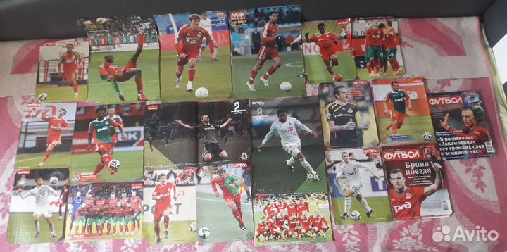 Футбольные плакаты и журналы