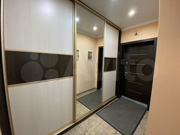 2-к. квартира, 72 м², 8/9 эт.