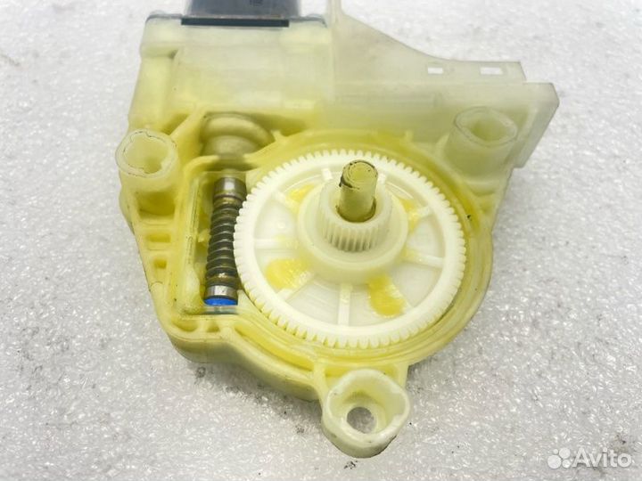 Моторчик стеклоподъемника задний левый Volkswagen