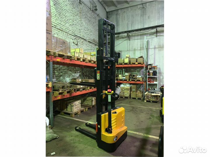 Штабелер самоходный