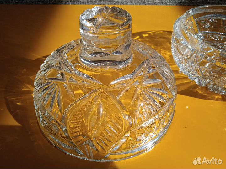 Хрустальная конфетница с крышкой