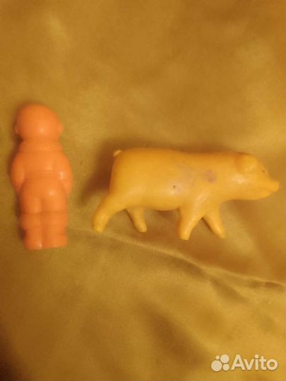 Сувениры игрушки из дерева и пластика