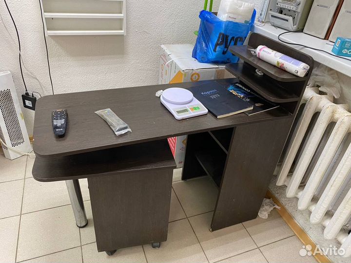 Маникюрный стол