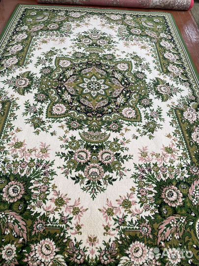 Ковер шерстяной новый