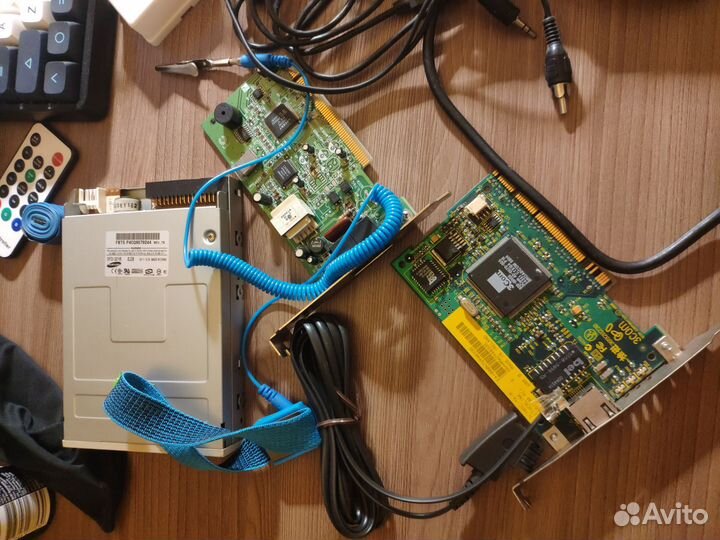 Компьютерные кабеля и оборудование