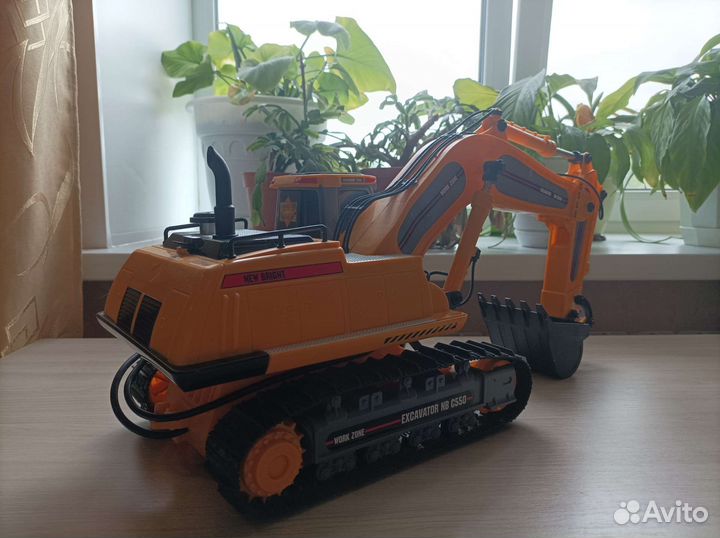 Экскаватор на пульте управления