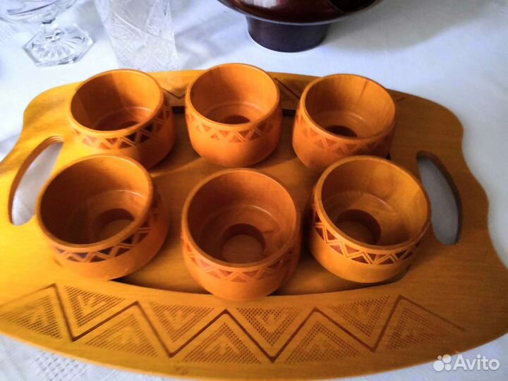 Поднос с подстаканника и Дерево