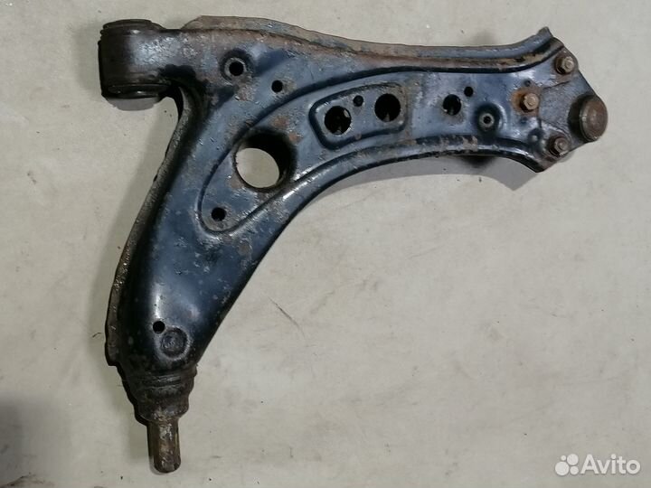 Рычаг подвески левый Skoda Fabia 1999-2007