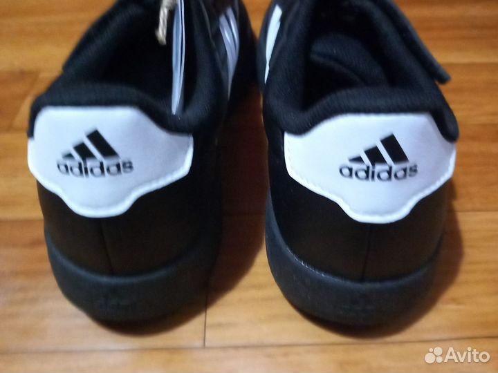 Кроссовки Adidas новые