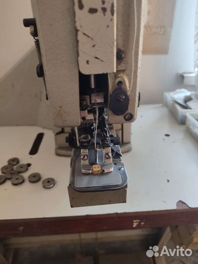 Машинка для пришивания пуговиц