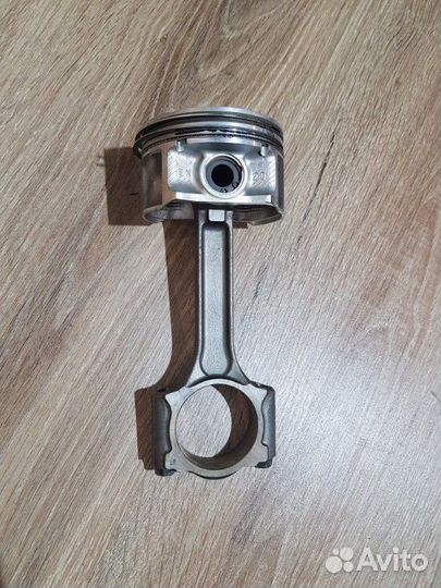 Поршень с шатуном Nissan Qashqai J10 MR20DE 2010