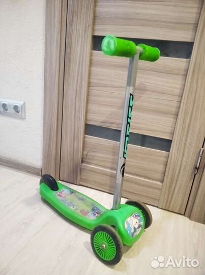 Самокат трехколесный