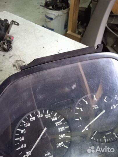 Щиток приборов bmw 7 E32 бмв е32