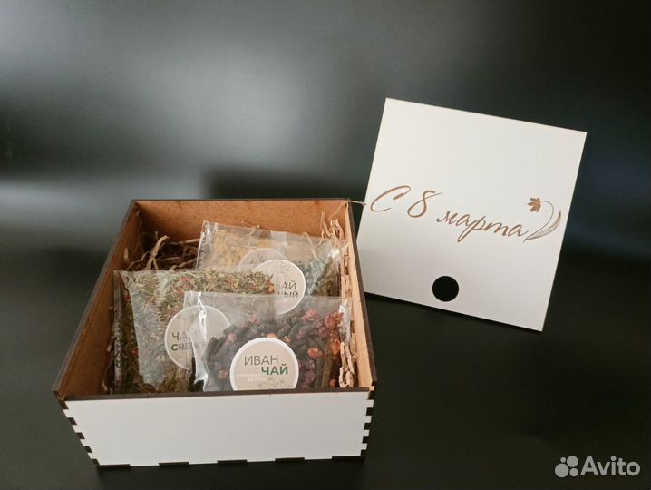 Подарочная коробка на 8 марта