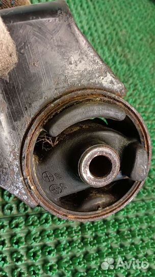 Подушка кпп Киа Спектра