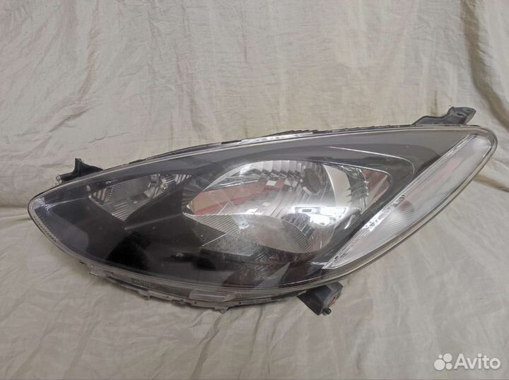Mazda 2 Demio 07-14г.в. фара левая оригинал б.у