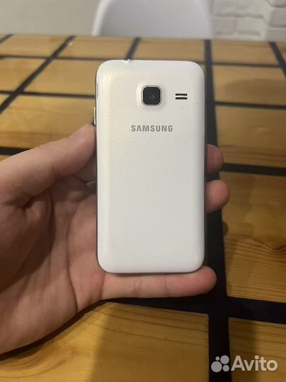 Телефон Samsung j1mini