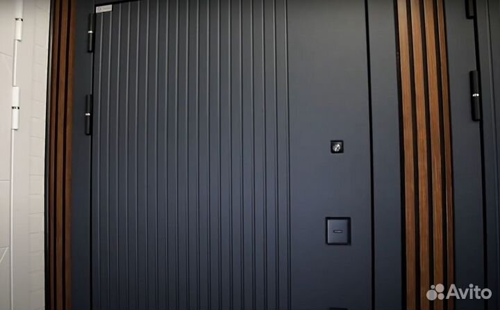 Красивая Входная дверь вертикаль