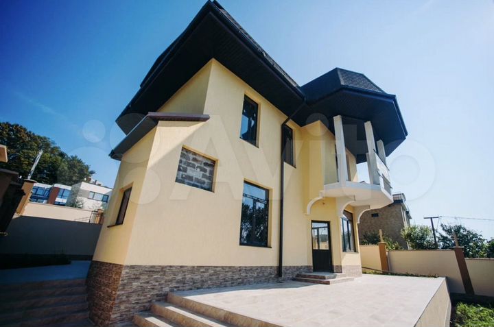 Дом 375 м² на участке 3,75 га