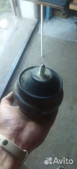 Подушка двигателя passat b3