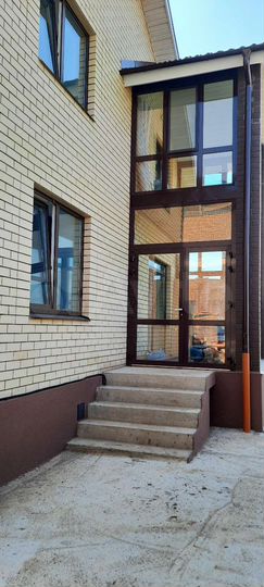 Коттедж 182 м² на участке 6 сот.