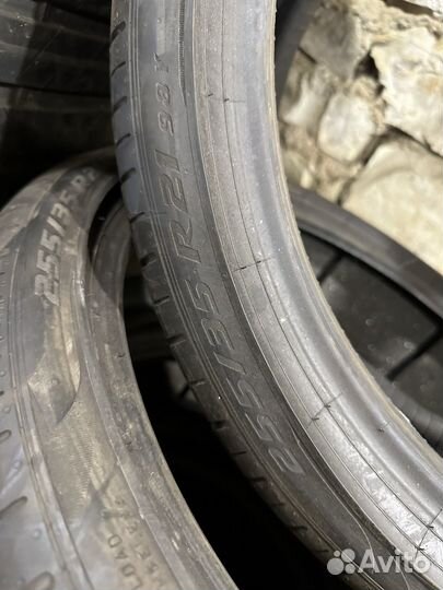 Pirelli P Zero 255/35 R21 и 285/30 R21 107Y