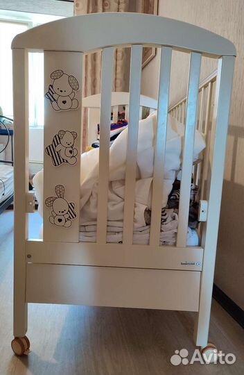 Детская кроватка и пеленальный комод