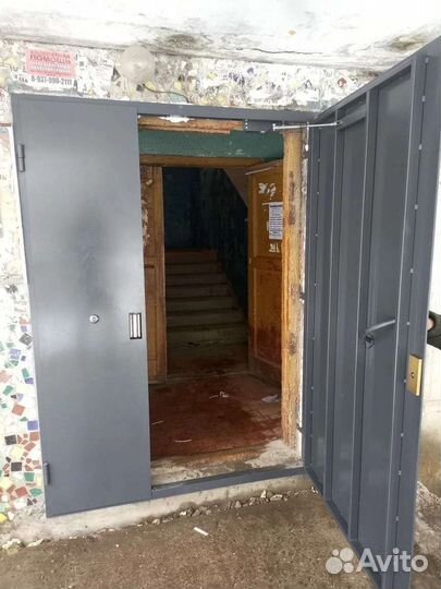 Металлическая дверь с домофоном